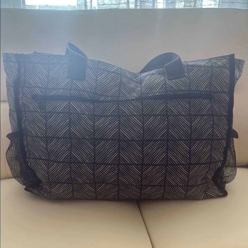Thirty-One Stylish Black and White Tote Bag